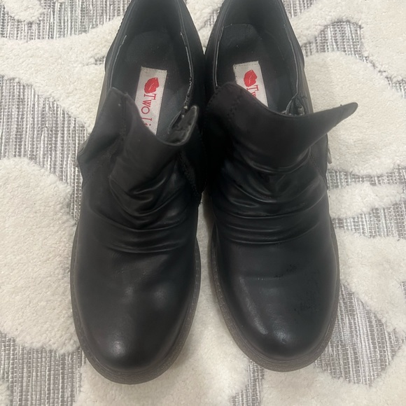 These are like new, worn once. Distressed puckered Oxford - Picture 5 of 5